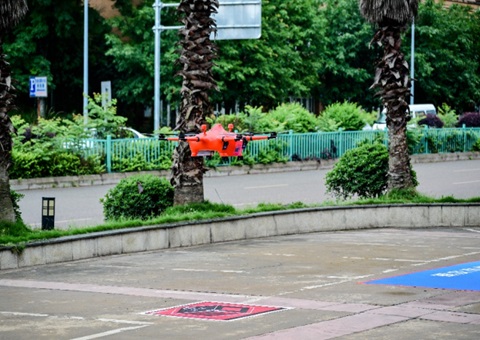 发力低空物流，，，，重庆打造“场景先行—能力配套—生态成型”模式 山城“空中快递员”常态化起航